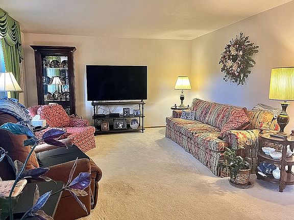 5th image of 169 Garden Dr