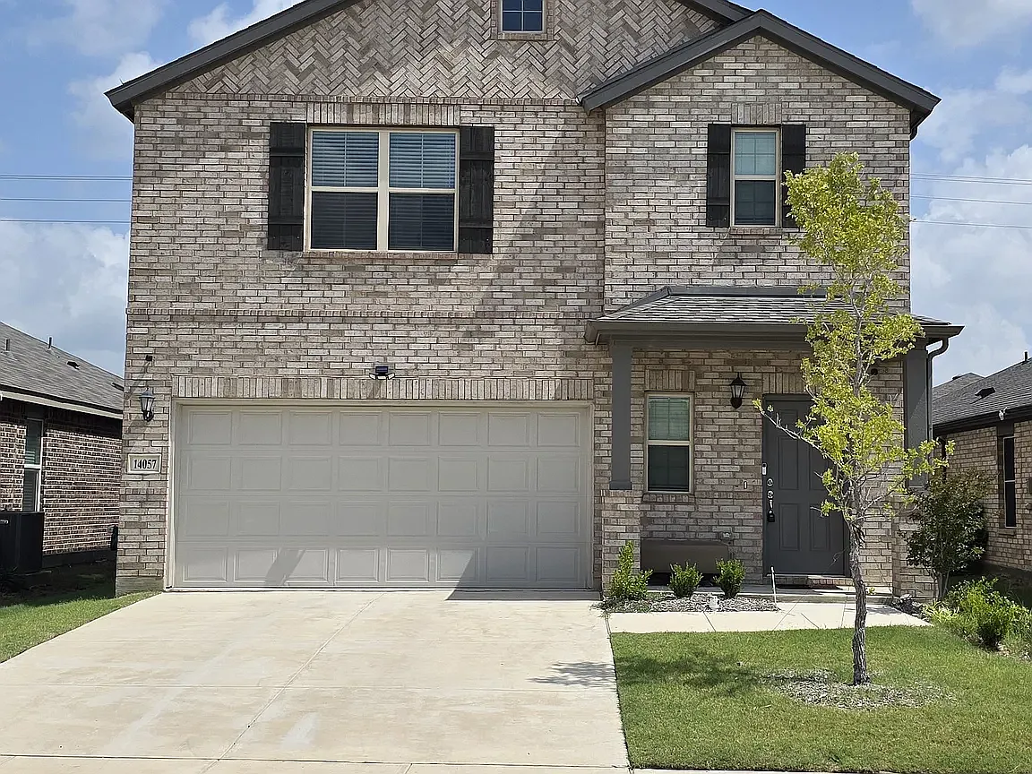 4 bed, 3.5 bath, 2498 sqft, $2,380 — Photo 1