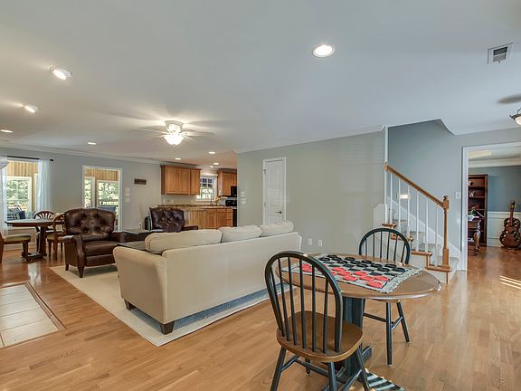 4th image of 6829 Amberfield Ln