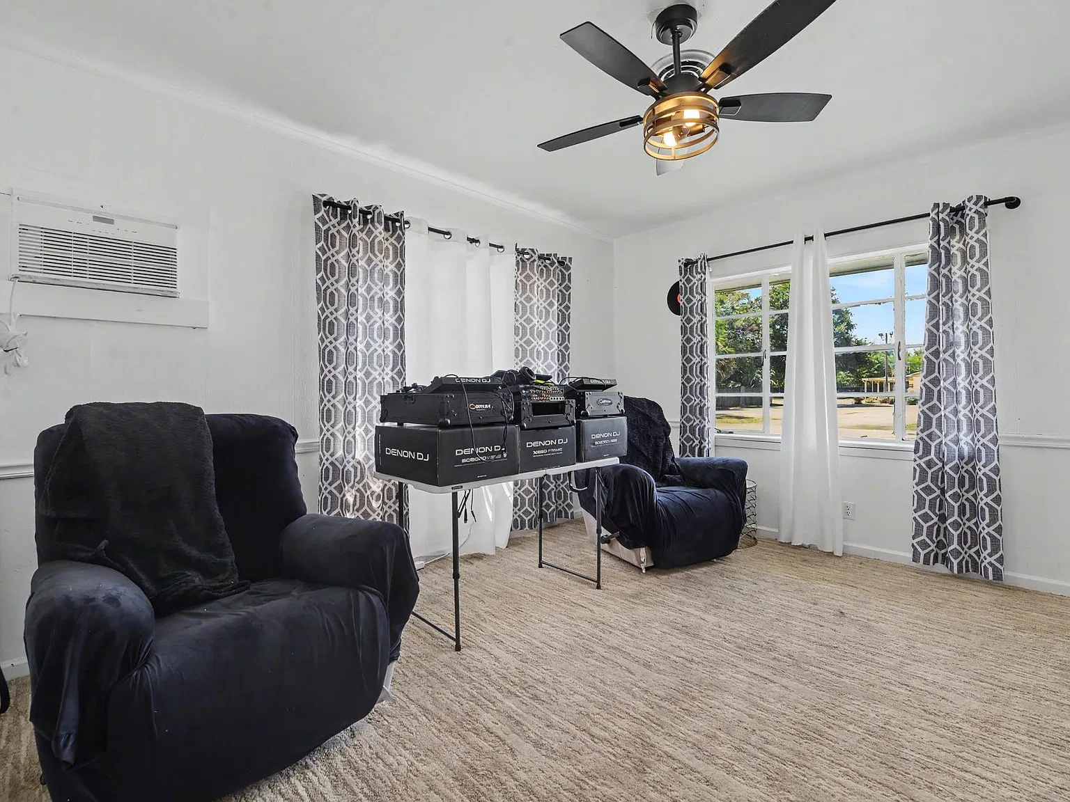 1 bed, 1.5 bath, 1758 sqft, $1,200 — Photo 4