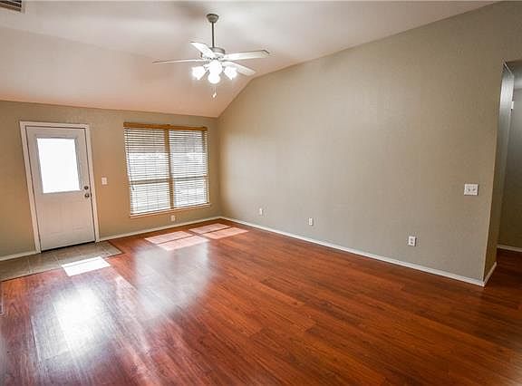5th image of 112 Windy Knoll Ln