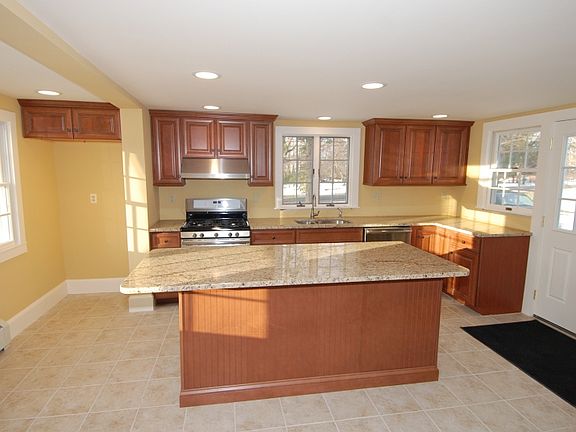 BEAUTIFUL BRAND NEW KITCHEN !
