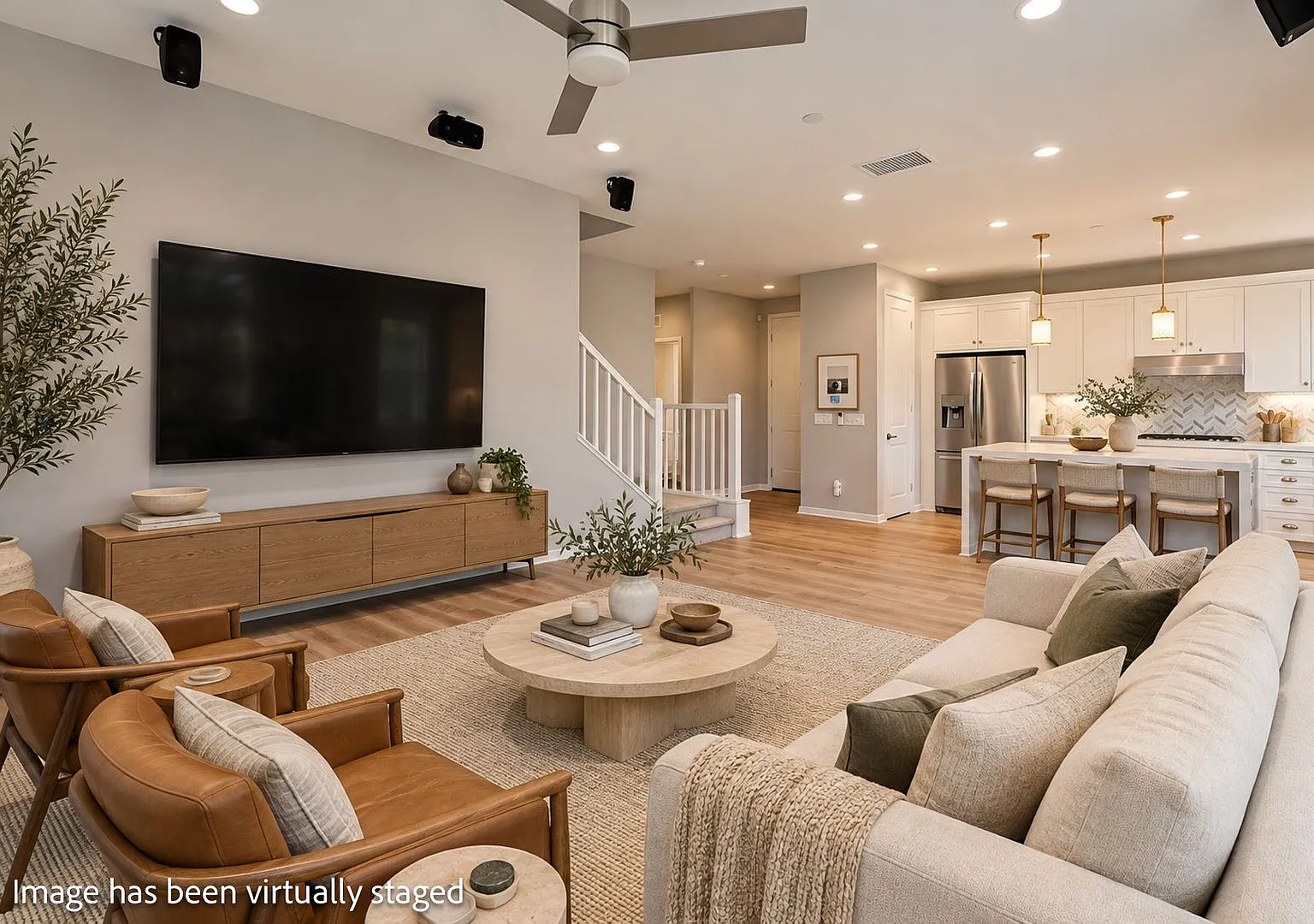Stunning 4 bed, 3 bath home located in the highly desired Bakers Ranch community! — Photo 2