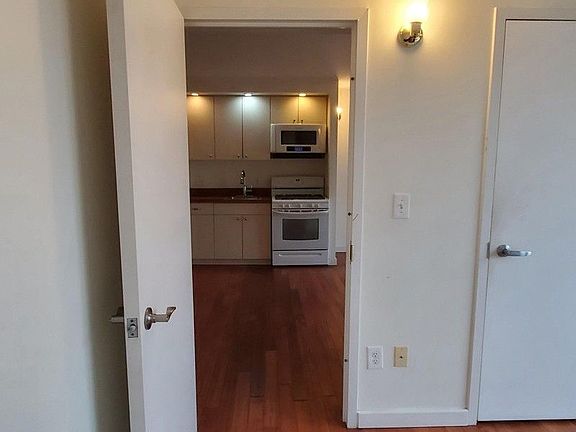 4th image of 117 Hamilton Pl APT 5B