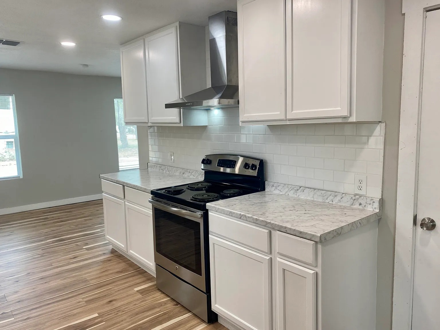 3 bed, 1356 sqft, $1,650 — Photo 2
