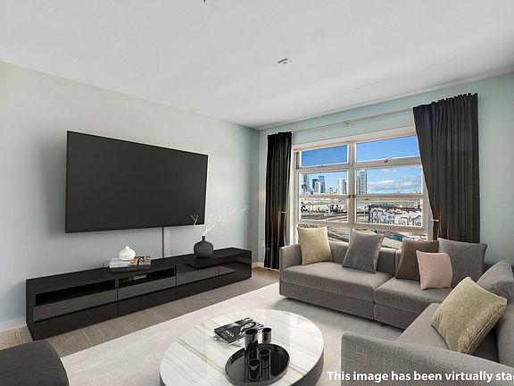 4th image of 888 7th St Unit 302