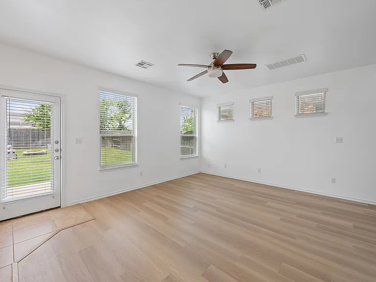 1026 Chad Loop — Photo 15