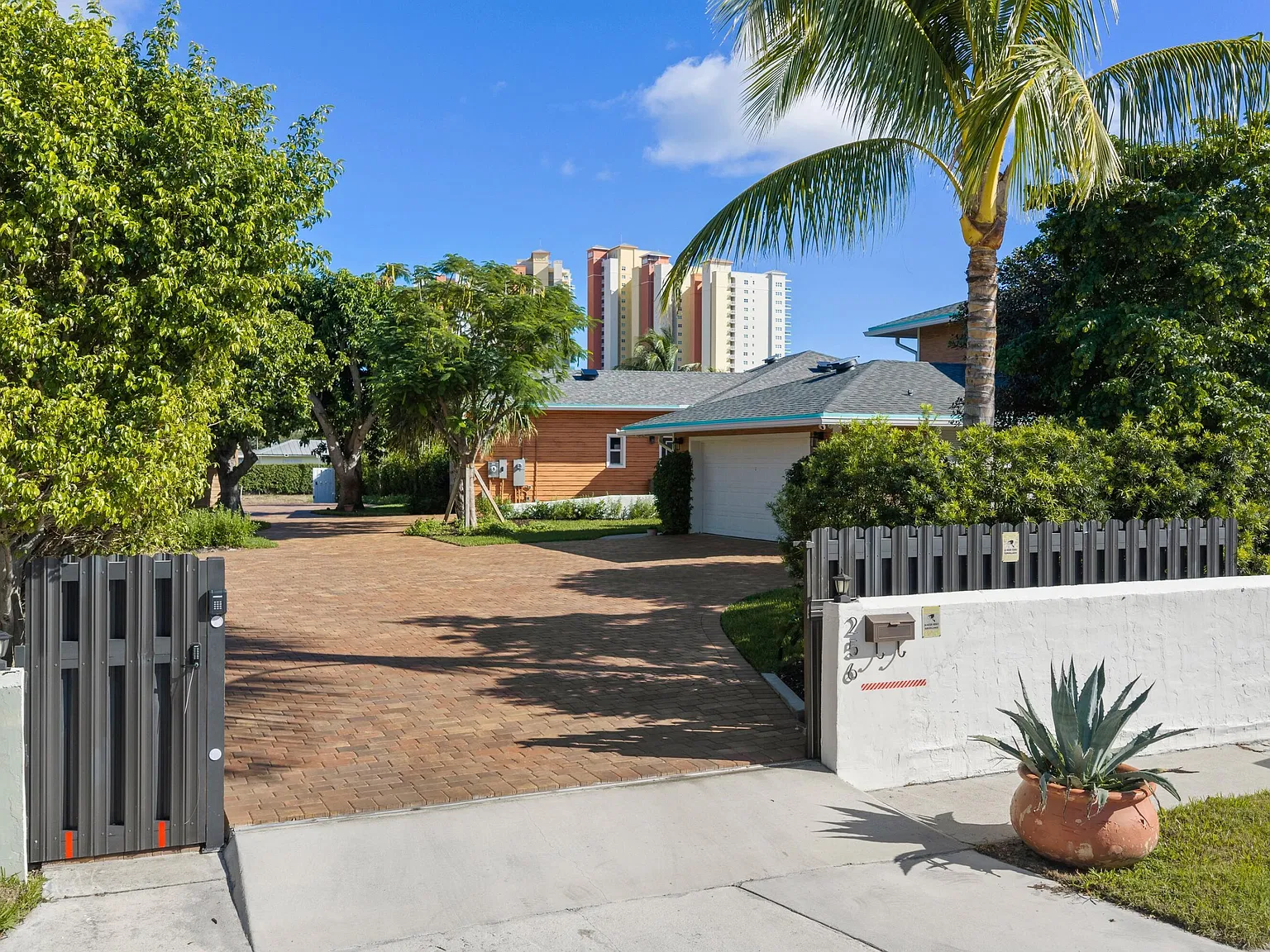 3 bed, 3.5 bath, 2174 sqft, $37,500 — Photo 4
