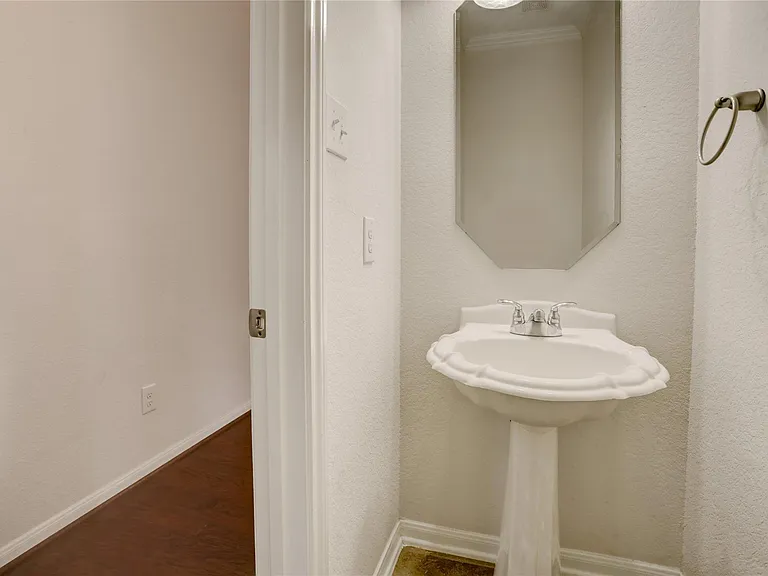 10046 Hillside Bayou Dr — Photo 12