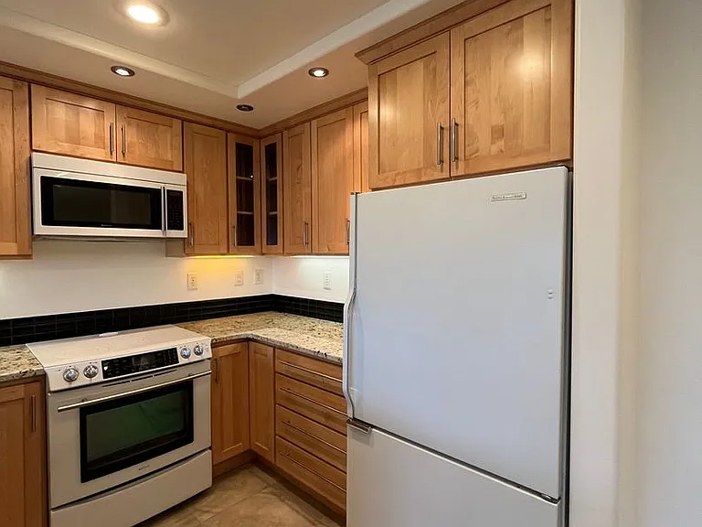 414 Boulevard St #202 — Photo 9