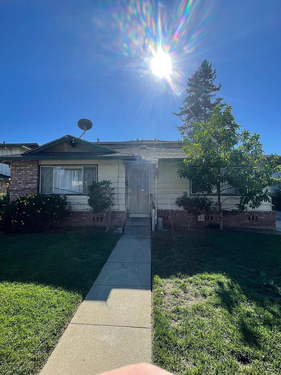 Building Photo - 1210 Juniper Dr