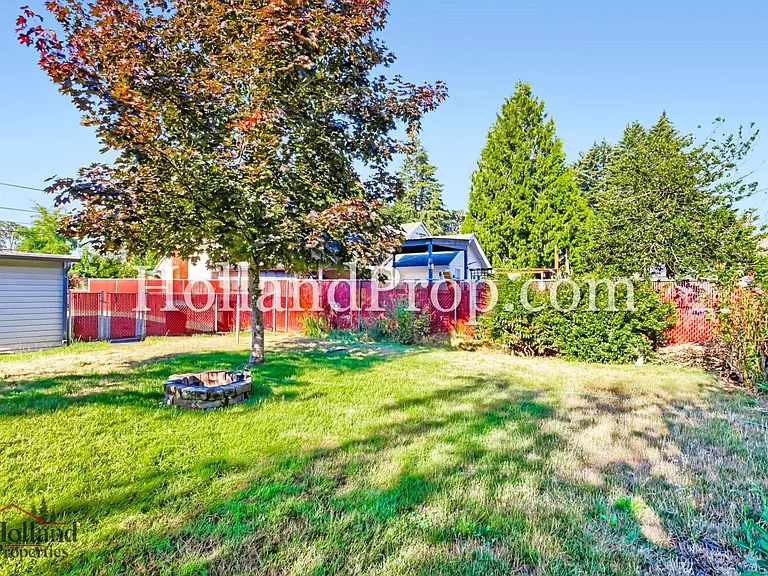 1105 NE Lincoln St — Photo 22