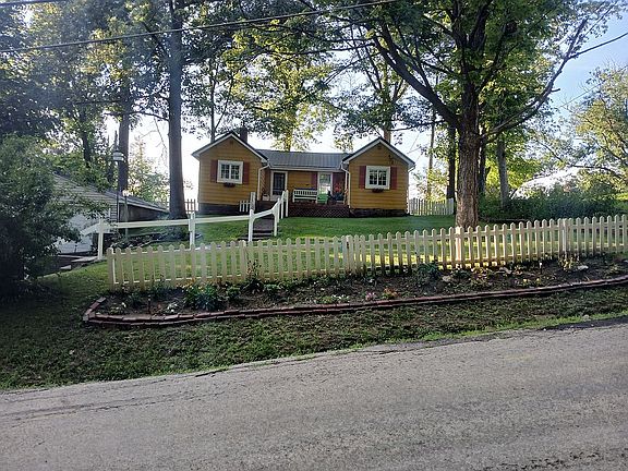 2nd image of 3122 Carroll Dr SE