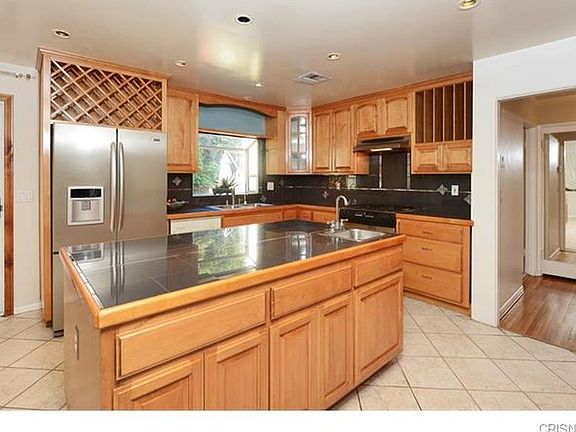 5th image of 4837 Arcola Ave