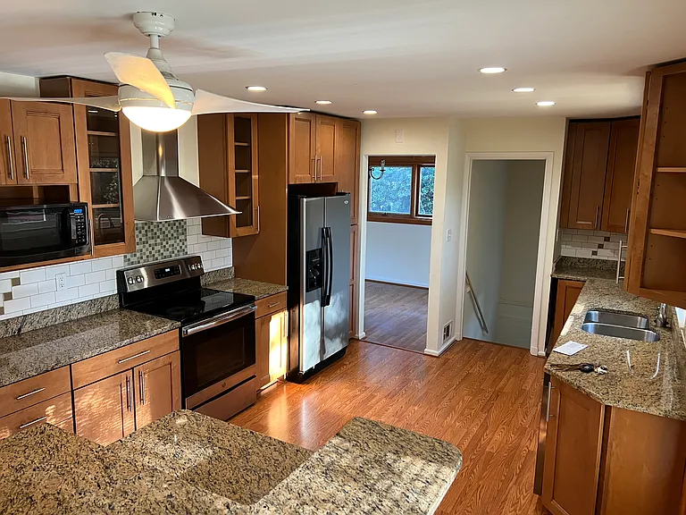 604 Yeonas Dr SW — Photo 6