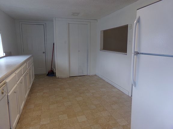 4th image of 1100 Valley Dr