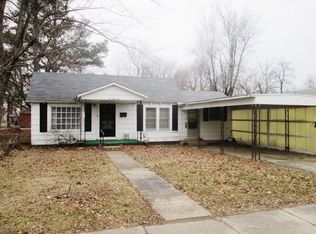 629 N Locust St, Dexter, MO 63841