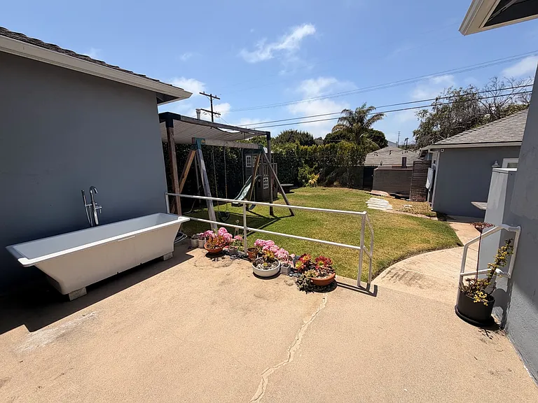 7821 Stewart Ave — Photo 16