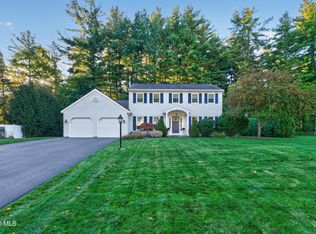 210 Sundew Dr, Schenectady, NY 12303