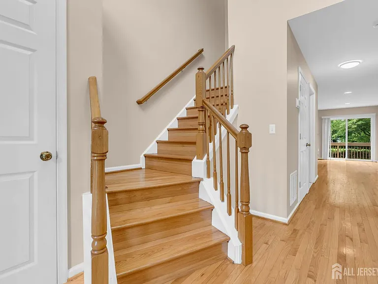 8 Edith Dr — Photo 22
