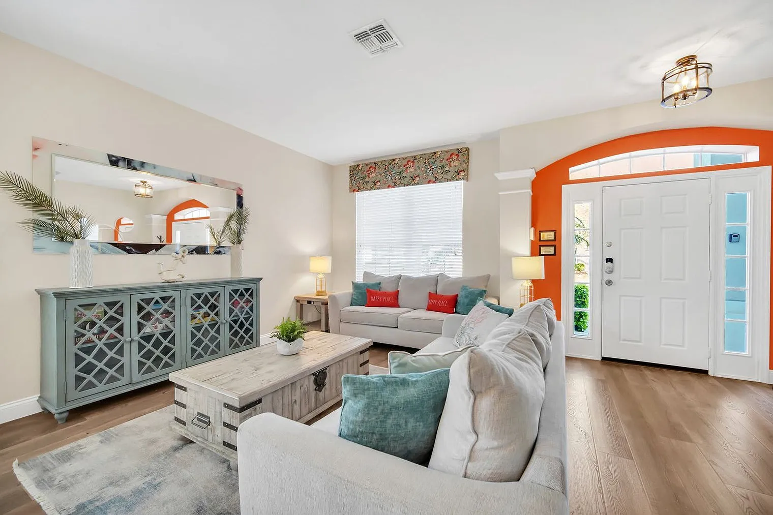 6 bed, 4.0 bath, 2820 sqft, $6,476 — Photo 3