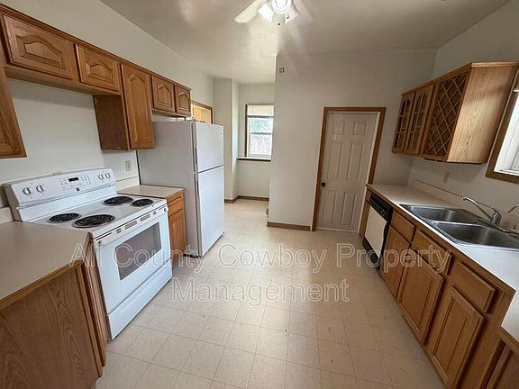 3rd image of 661 N 4th St