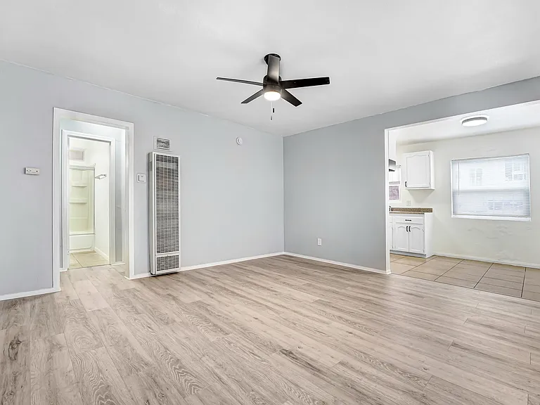 7411 S Figueroa St #1 — Photo 12