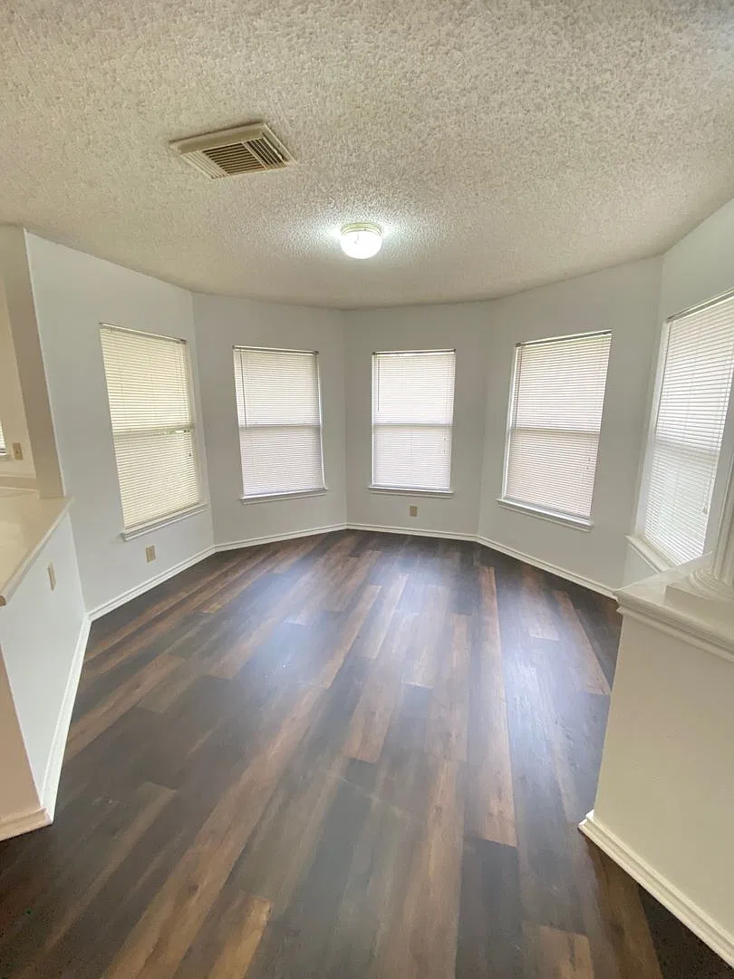 Beautiful 4 Bedroom I/10 / Dezavala — Photo 1
