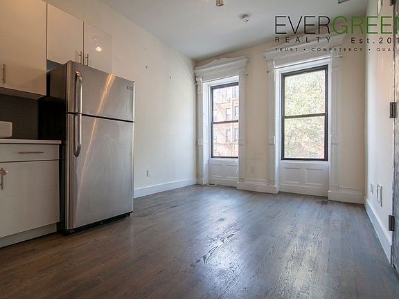 2nd image of 110 Bainbridge St #1