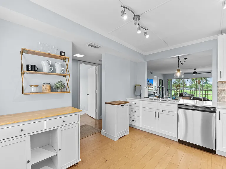 149 Palm Dr #18 — Photo 5