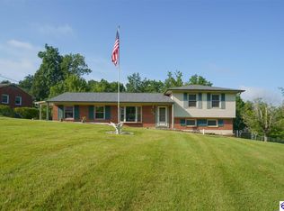 869 Scenic Dr, Radcliff, KY 40160