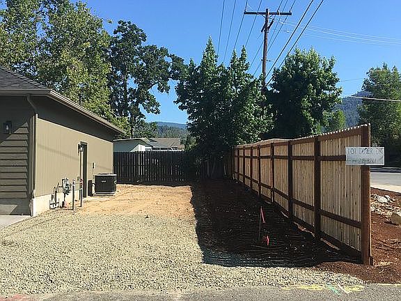 20' side yard- RV parking