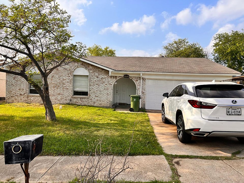 1st image of 303 Fleetwood Ct