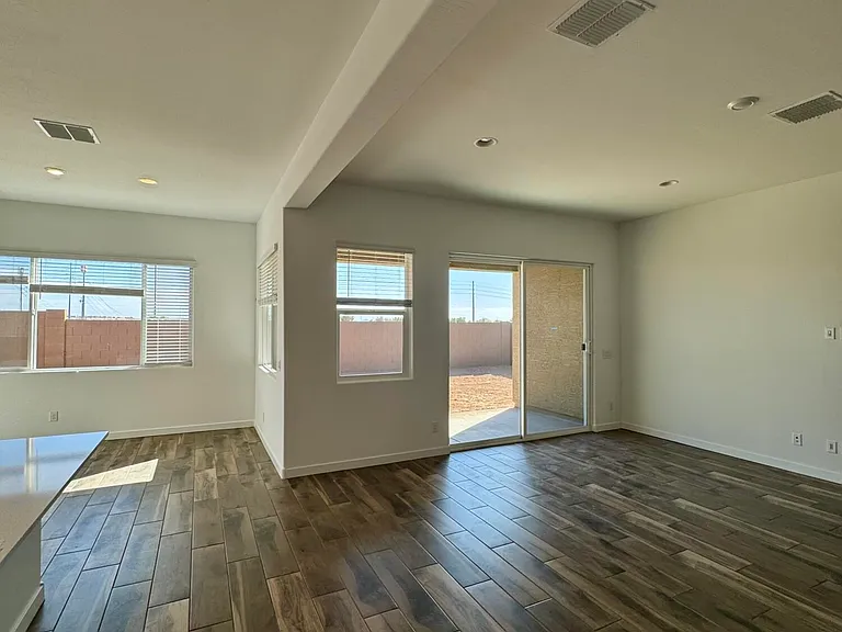 3173 W Peak View Rd — Photo 5