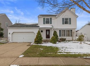 30 Parktrail Ln, Cheektowaga, NY 14227