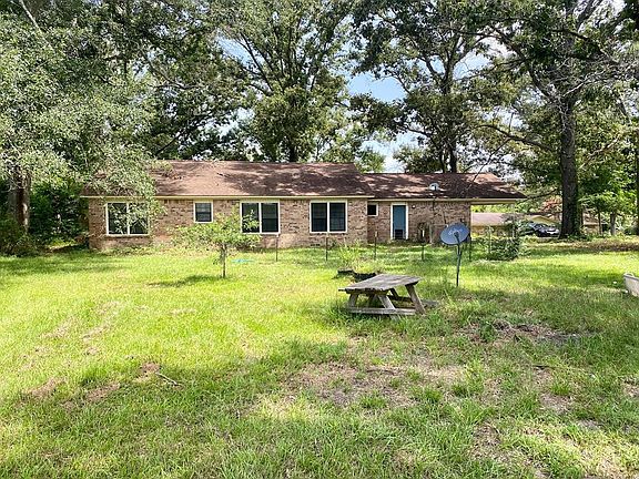 2nd image of 811 Eucalyptus Ave