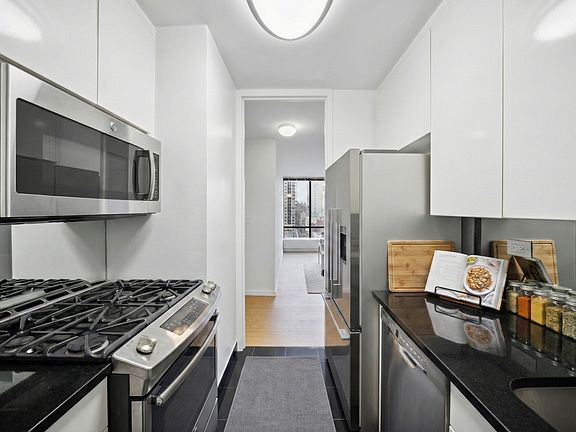 5th image of 525 E 72nd St APT 17H