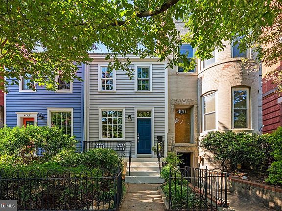 2nd image of 633 Constitution Ave NE