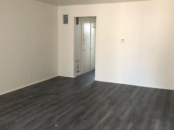 2nd image of 838 S Wilton Pl APT 8
