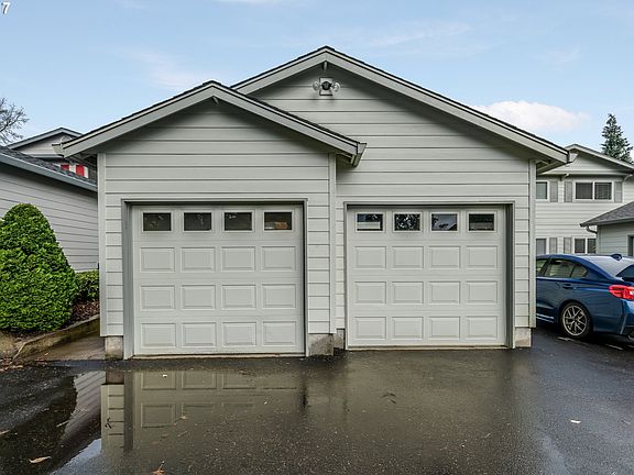 3rd image of 689 32nd St Unit 1
