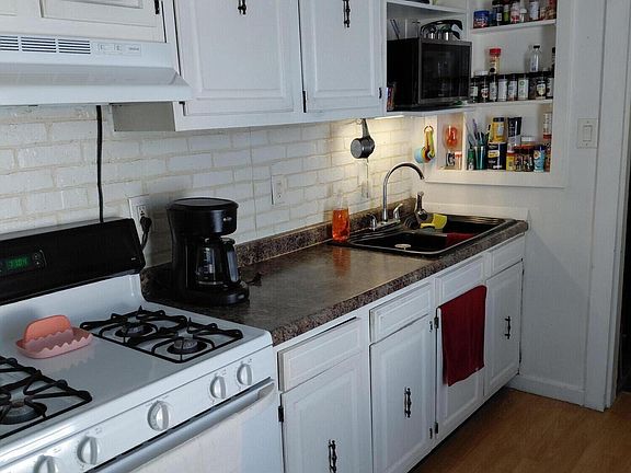 5th image of 2770 Oakwood St
