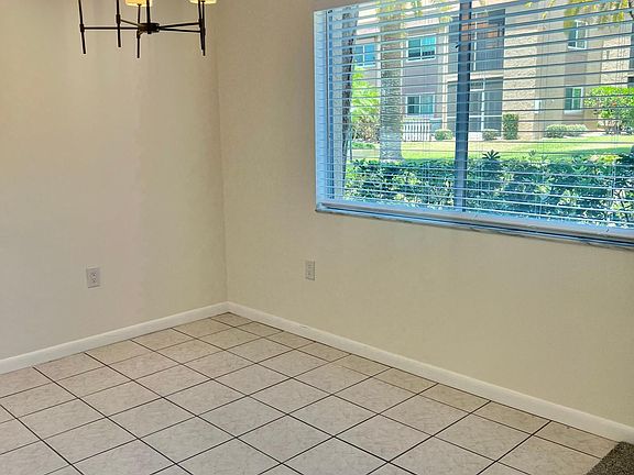 5th image of 1579 Greenlea Dr APT 11