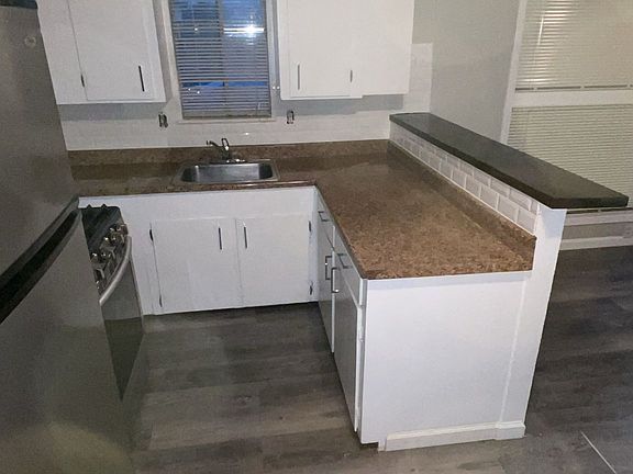 3rd image of 3414 Woodridge Dr #21
