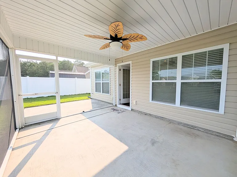 504 Cedar Lakes Dr — Photo 29