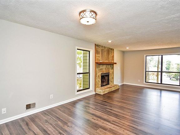 5th image of 4010 Sumit Wood Dr NW