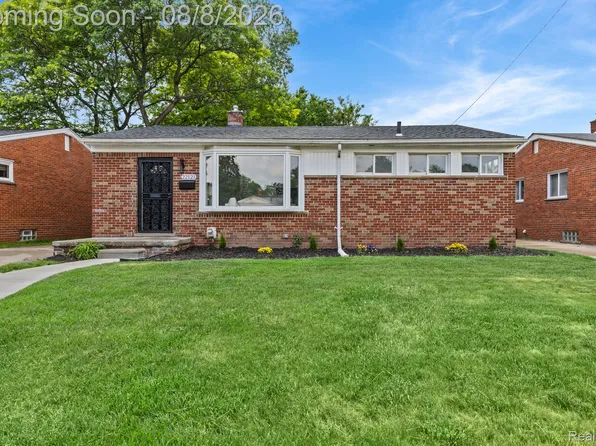 22121 Whitmore Ave, Oak Park, MI 48237