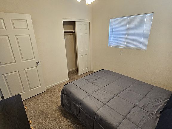 3rd image of 1527 E Silver St #2