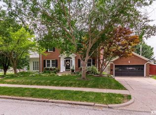 2535 E 18th St, Davenport, IA 52803