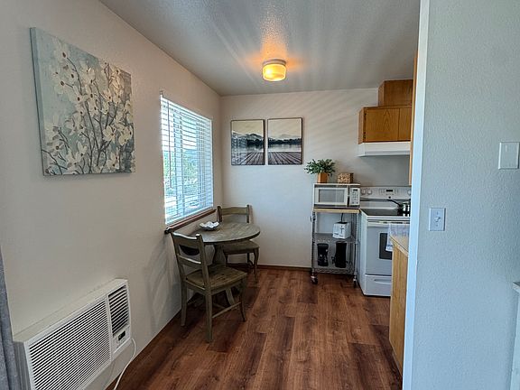 4th image of 116 E Dewberry Ave #12
