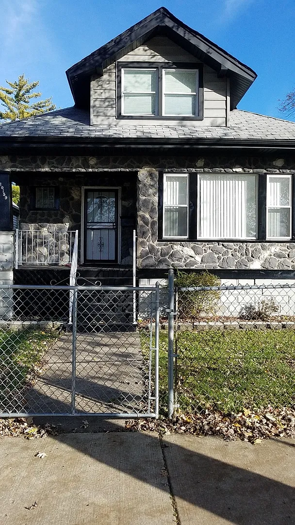 10159 S La Salle St photo 1